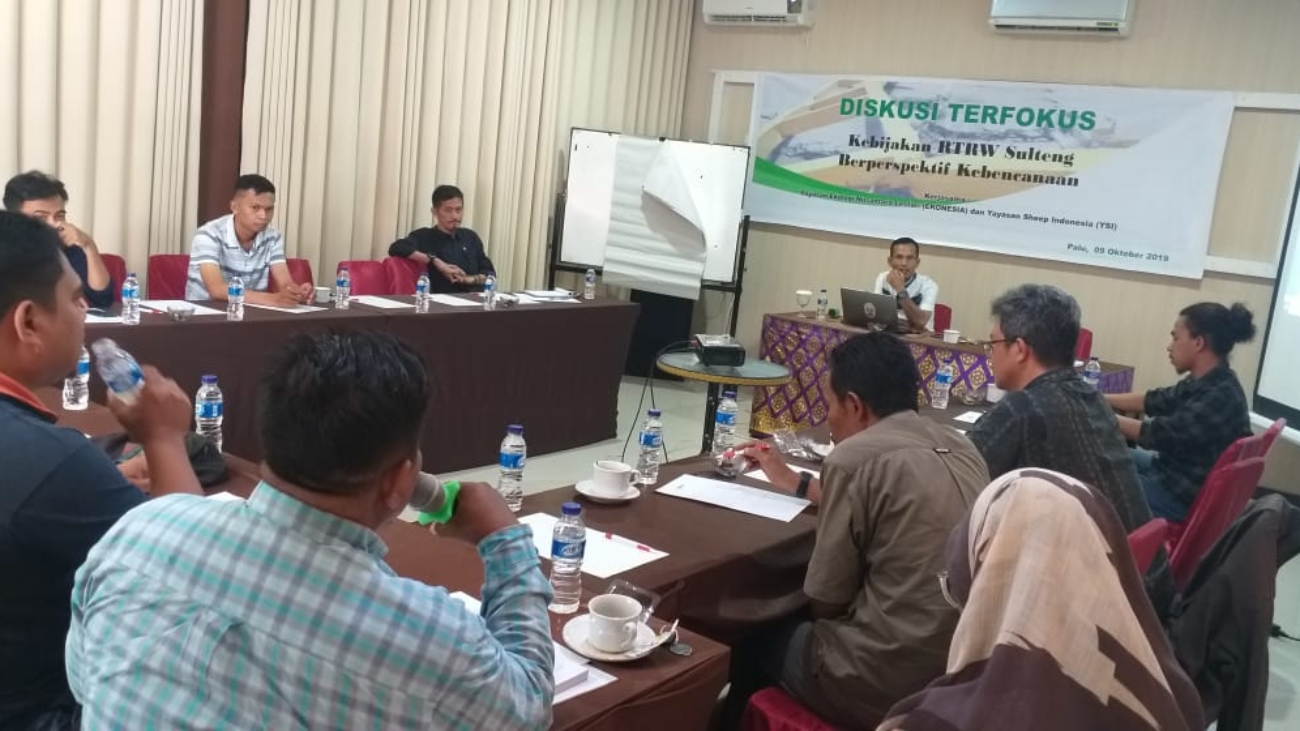Suasana Diskusi Terfokus Kebijakan RTRW Sulawesi Tengah Berpresfektif Kebencanaan, yang dihadiri oleh perwakilan LSM, Oraganisasi & NGO. Palu Hotel Jazz, Rabu (9/10/2019). Ist